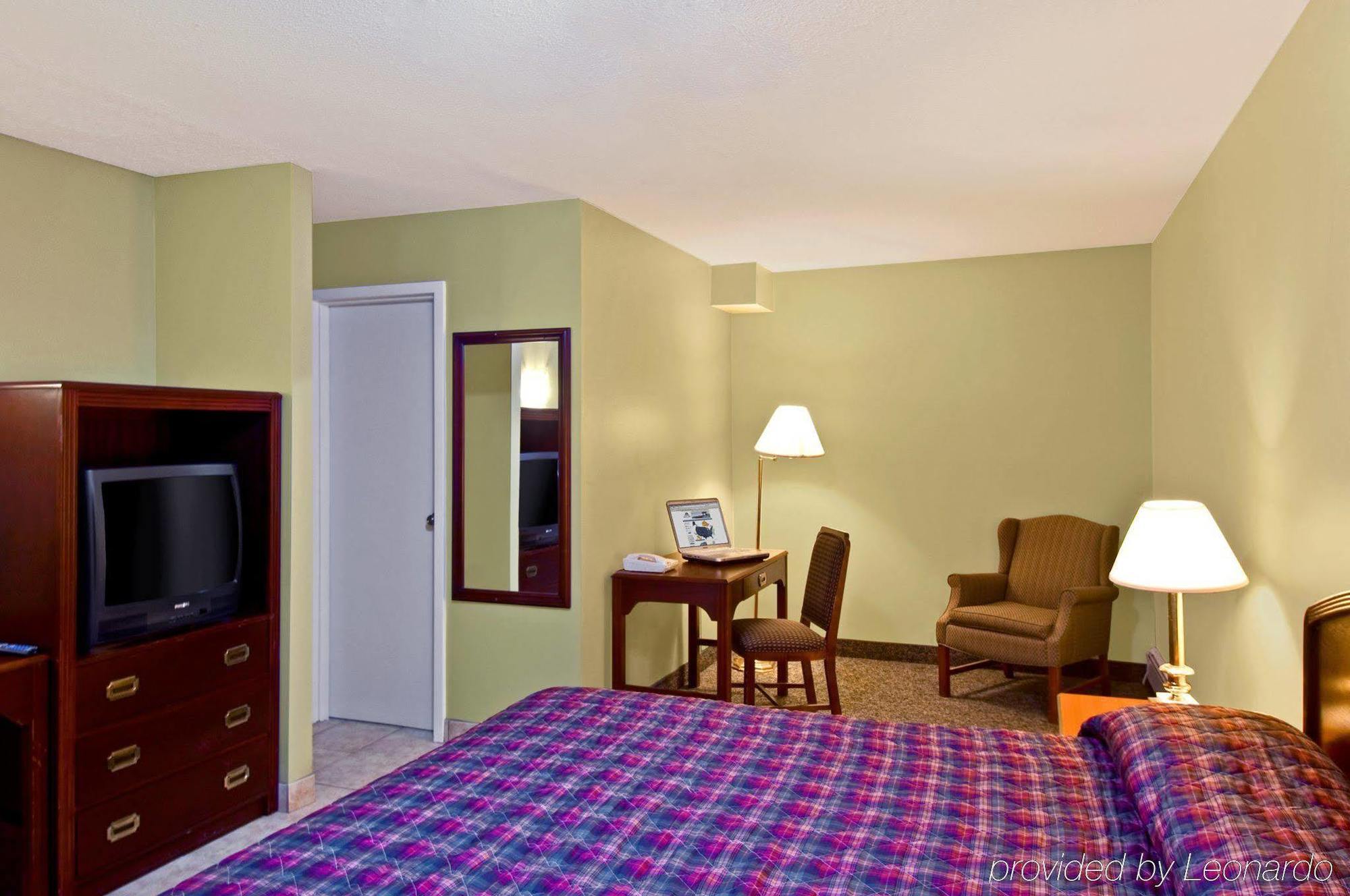 Burlington Inn Room photo